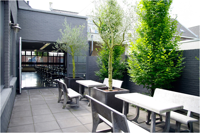 Terras bij de studio